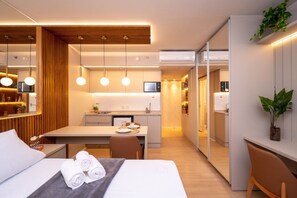 1 habitación, tabla de planchar con plancha, wifi gratis y ropa de cama 
