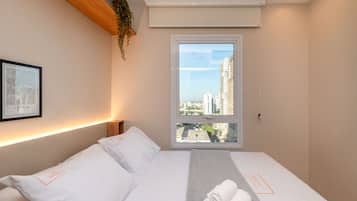 Apartamento básico | Ferros/tábuas de passar roupa, Wi-Fi de cortesia, roupa de cama