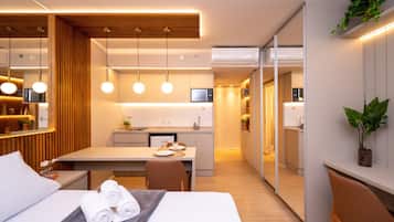 Estudio básico | 1 habitación, tabla de planchar con plancha, wifi gratis y ropa de cama