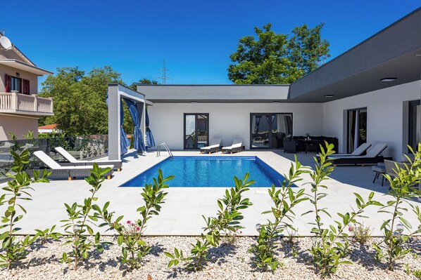 Piscine extérieure (ouverte en saison)