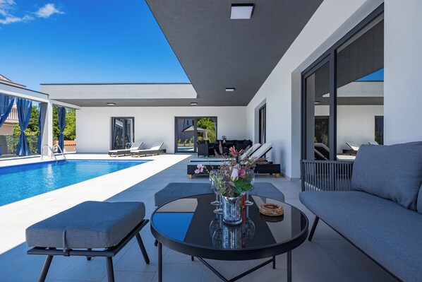 Seasonal outdoor pool - Pool House Fancy (Sveta Nedelja)