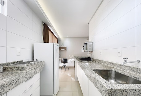 Fridge, microwave, coffee/tea maker, electric kettle