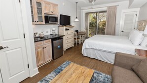 Een strijkplank/strijkijzer, gratis wifi, beddengoed