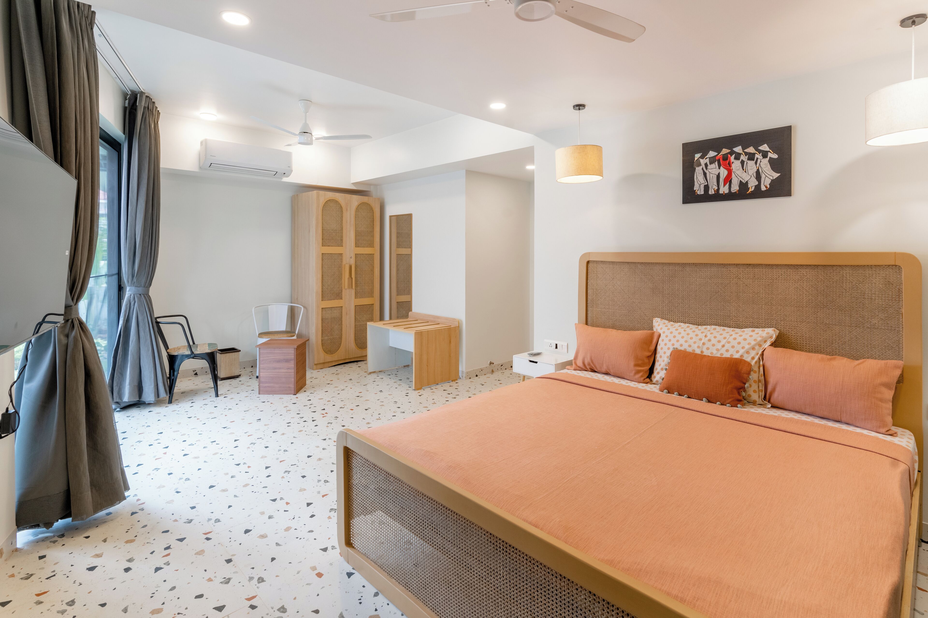 6 habitaciones, escritorio, tabla de planchar con plancha y wifi 