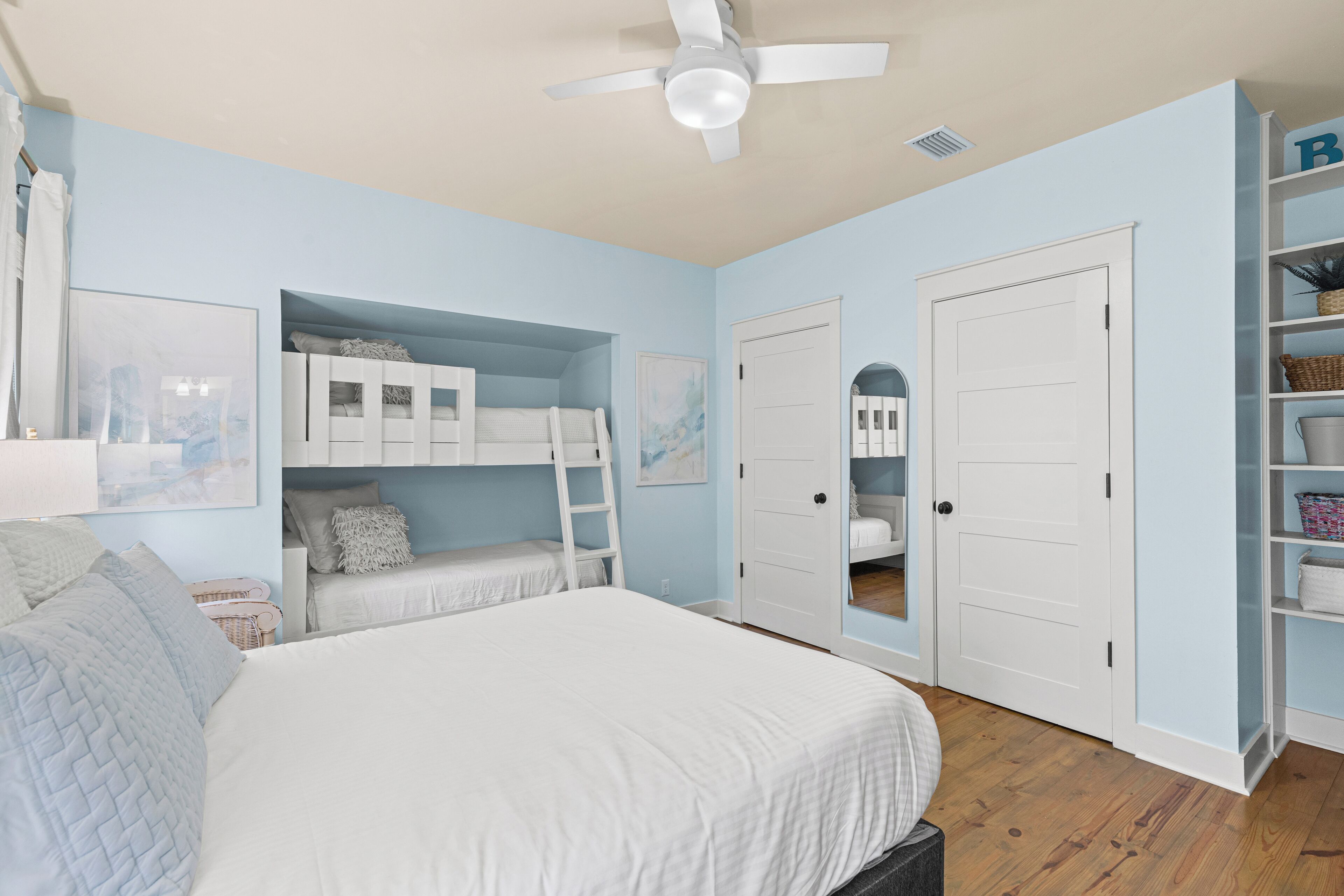 4 間睡房、熨斗/熨衫板、免費 Wi-Fi、床單