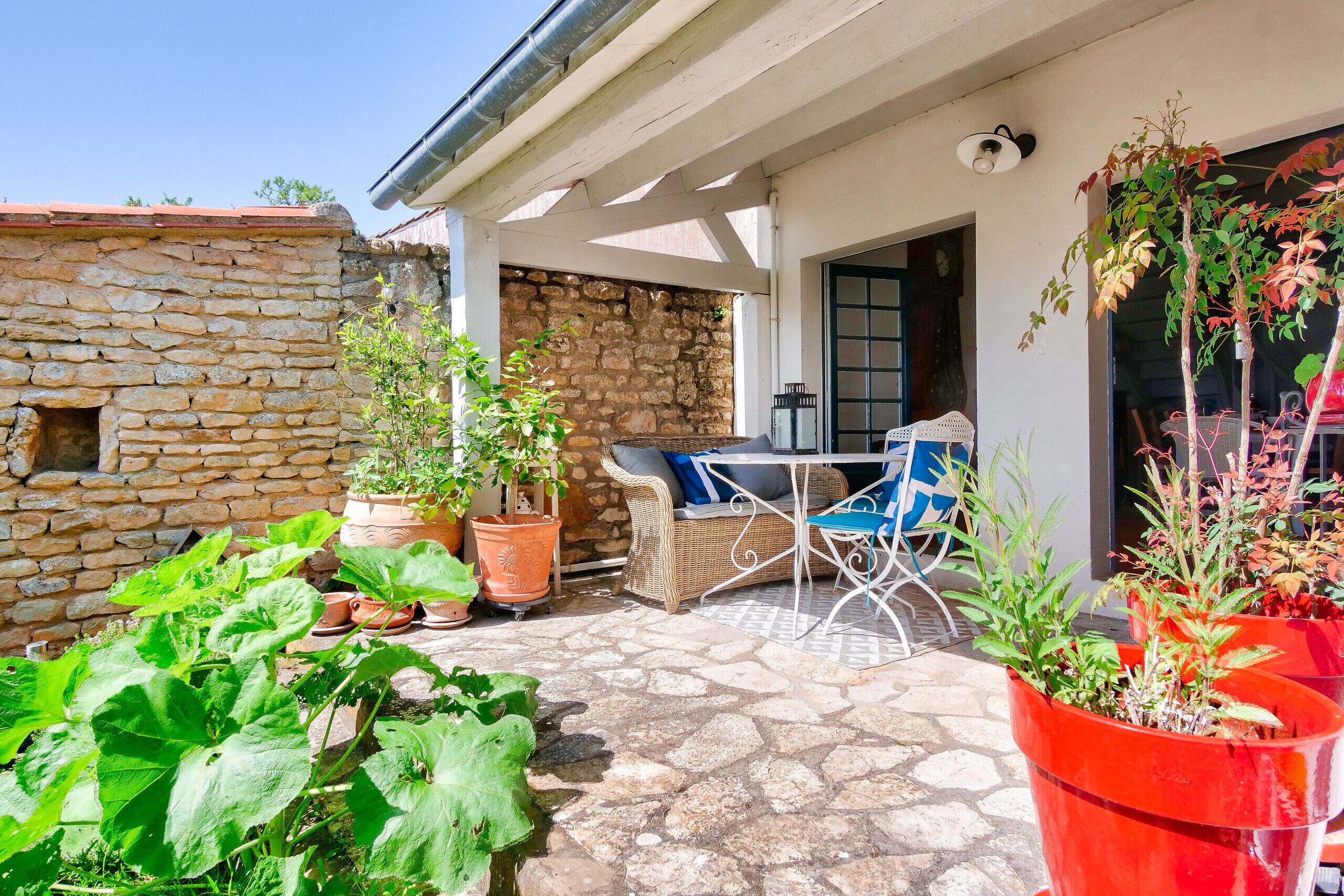 屋外ダイニングエリア