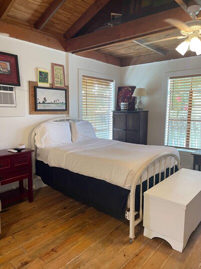 Downtown Lafayette Gem-Stylish 1BR Apartment!
