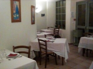 Restaurant - auberge de l'omois (Vallées-en-Champagne)