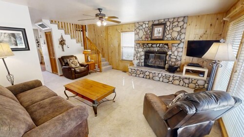 River John - In Town - On the River - Fireplace - Near the Ski Area - Washer Dry