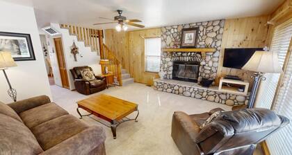 River John - In Town - On the River - Fireplace - Near the Ski Area - Washer Dry