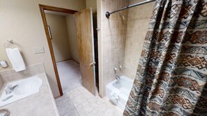 Hair dryer, towels - Wildwood - Updated - Under New Management - In Town - Washer/Dryer - Fire Pit - (Red River)