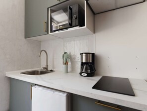 Fridge, microwave, coffee/tea maker, toaster - La suite étoilée - Gréoux-les-Bains, France (Gréoux-les-Bains)