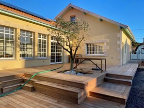 Terrace/patio - Fantastic new house with amazing terrace & garden in the heart of Lacanau-Ocean (Lacanau-Ocean)