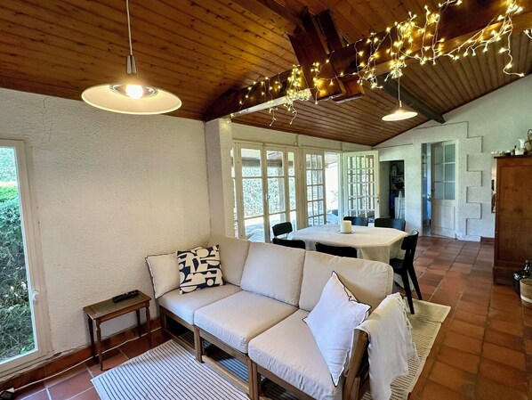 Smart TV - Cute house with huge garden and terrace in the heart of Lacanau-Ocean (Lacanau-Ocean)