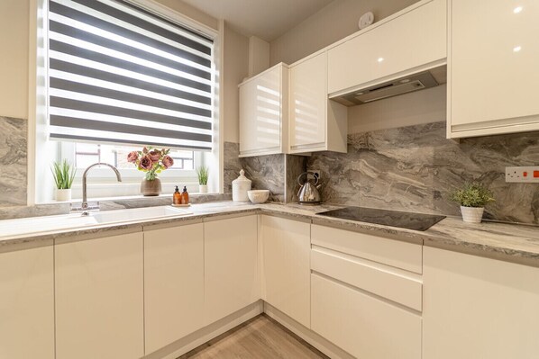 Fridge, microwave, oven, stovetop