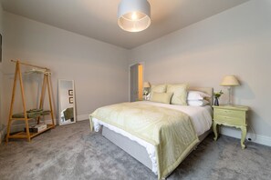 2 dormitoris, escriptori, planxa i posts de planxar i wifi gratuïta 