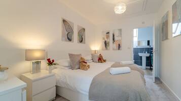 3 bedrooms, desk, iron/ironing board, free WiFi
