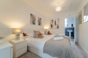 3 Schlafzimmer, Schreibtisch, Bügeleisen/Bügelbrett, kostenloses WLAN