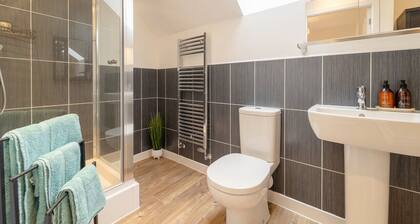 Stylish new build home central Colne