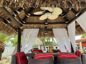 Outdoor dining - 🌺Luxe Tropical Paradise🌺Superhost🌺Post-Op 🌺Solo & Couples Escape in Miami🌺 (Miami)