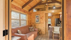 TV - Grassy Cove- Cozy Smoky Mtn Cottage w/Hot Tub (Sevierville)