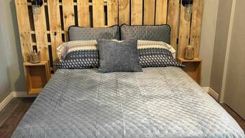 2 makuuhuonetta, silitysrauta/-lauta, Wi-Fi, vuodevaatteet