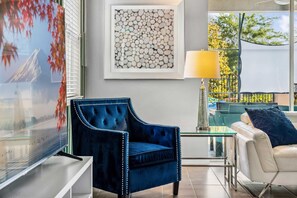 TV, videospill og kontorer