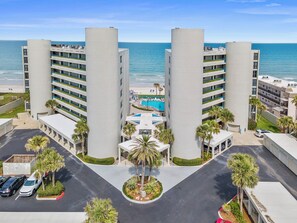 Exterior - ☀️Ebb Tide 301-Oceanfront with Fabulous Views-Pool+Hot Tub☀️ (New Smyrna Beach)