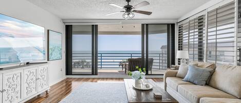 Een televisie en een dvd-speler