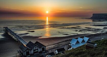 Cosy seaside cottage ideal for beach, pub & town. Private sun terrace with fire pit. Dogs welcome.