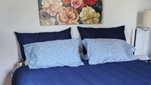 3 عدّة غرف نوم ومكواة/لوح كي وواي فاي مجانًا وملاءات أسرّة