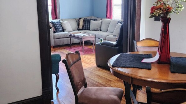 تلفزيون ذكي، مدفأة، مشغل دي في دي