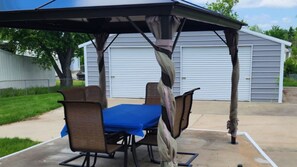 تناول الطعام بالخارج