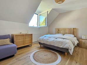 4 habitaciones, tabla de planchar con plancha, wifi y ropa de cama 