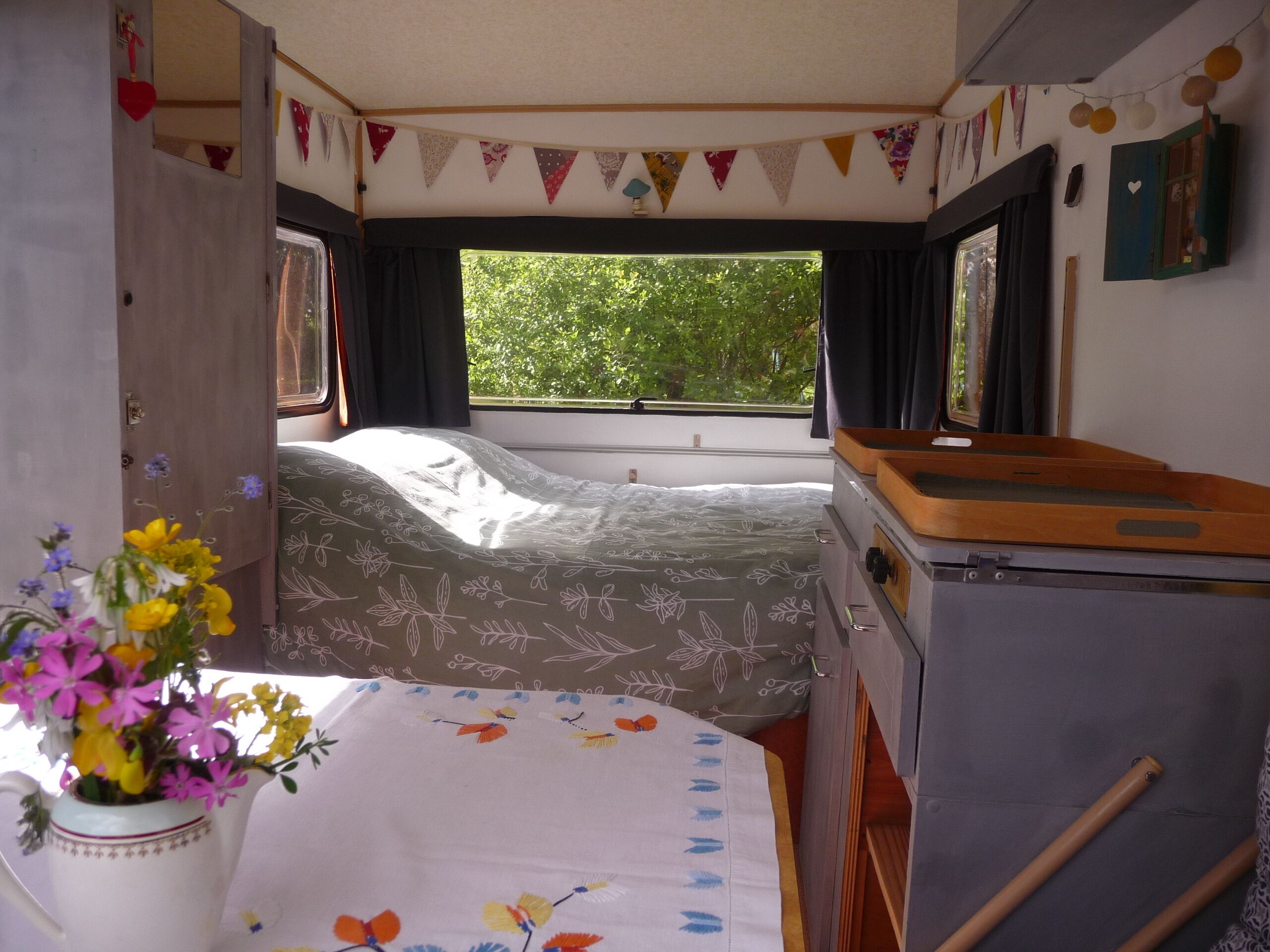1 bedroom, bed sheets