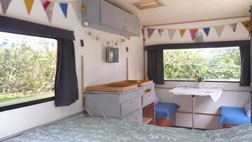 1 bedroom, bed sheets