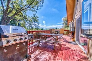 Outdoor dining - Winter Hawk House (Groveland)