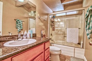 Shower, hair dryer - Winter Hawk House (Groveland)