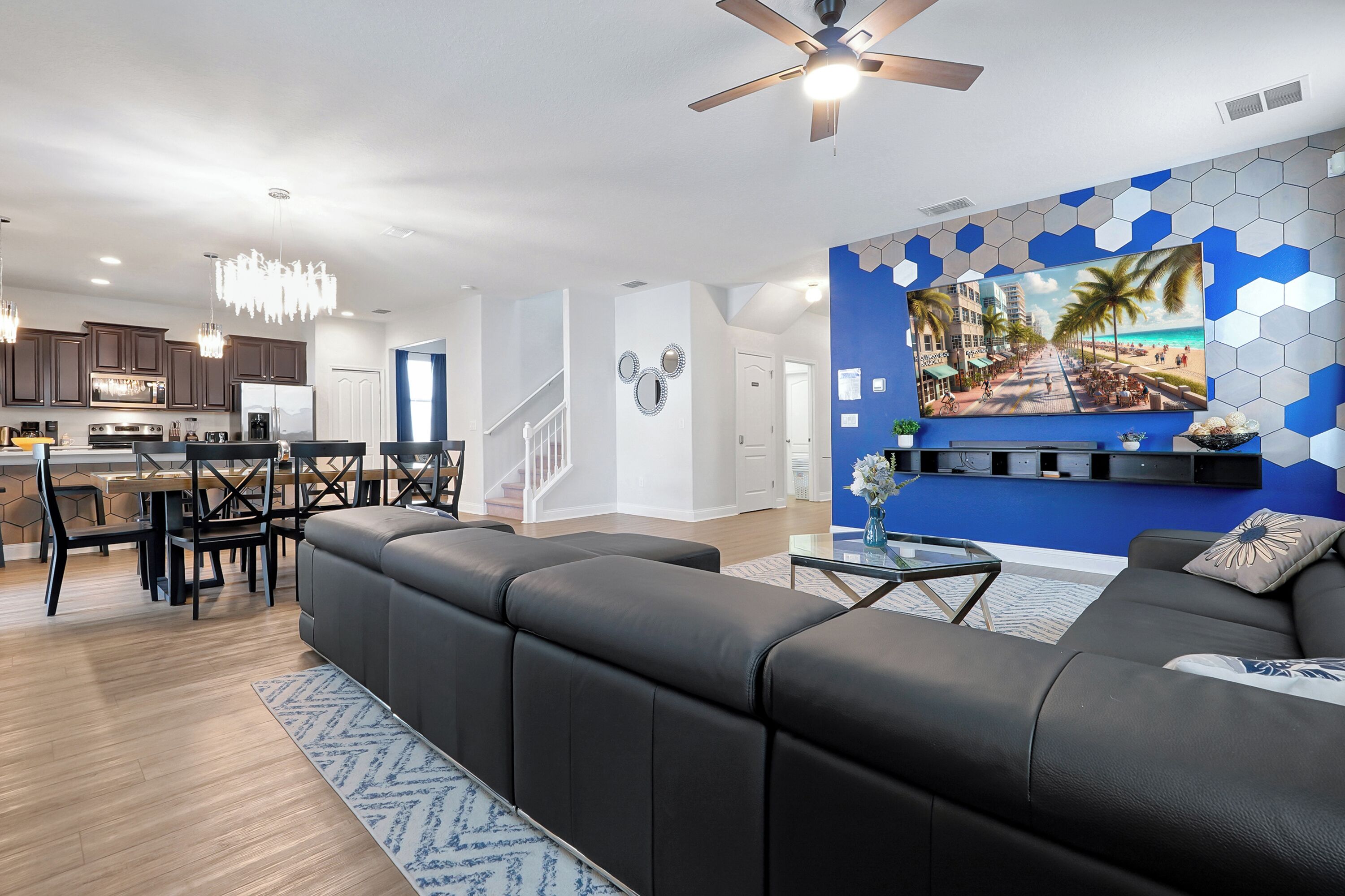 スマートテレビ、テレビゲーム、PC モニター