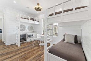 5 bedrooms, desk, iron/ironing board, travel crib