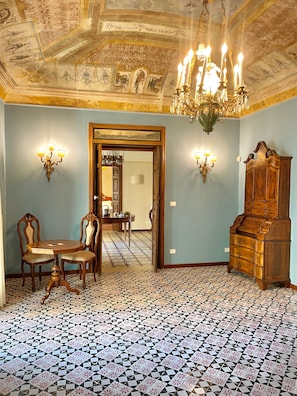 Exclusive Suite, City View | 2 bedrooms, Egyptian cotton sheets, premium bedding, down duvets - Dimora del Duomo (Enna)