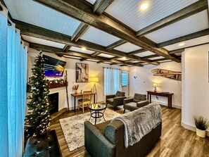 Smart-TV, Kamin, Bücher