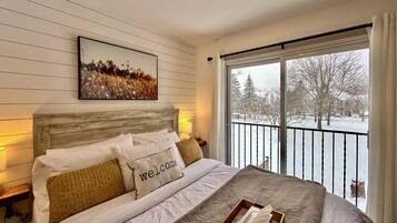 2 bedrooms, desk, iron/ironing board, travel cot