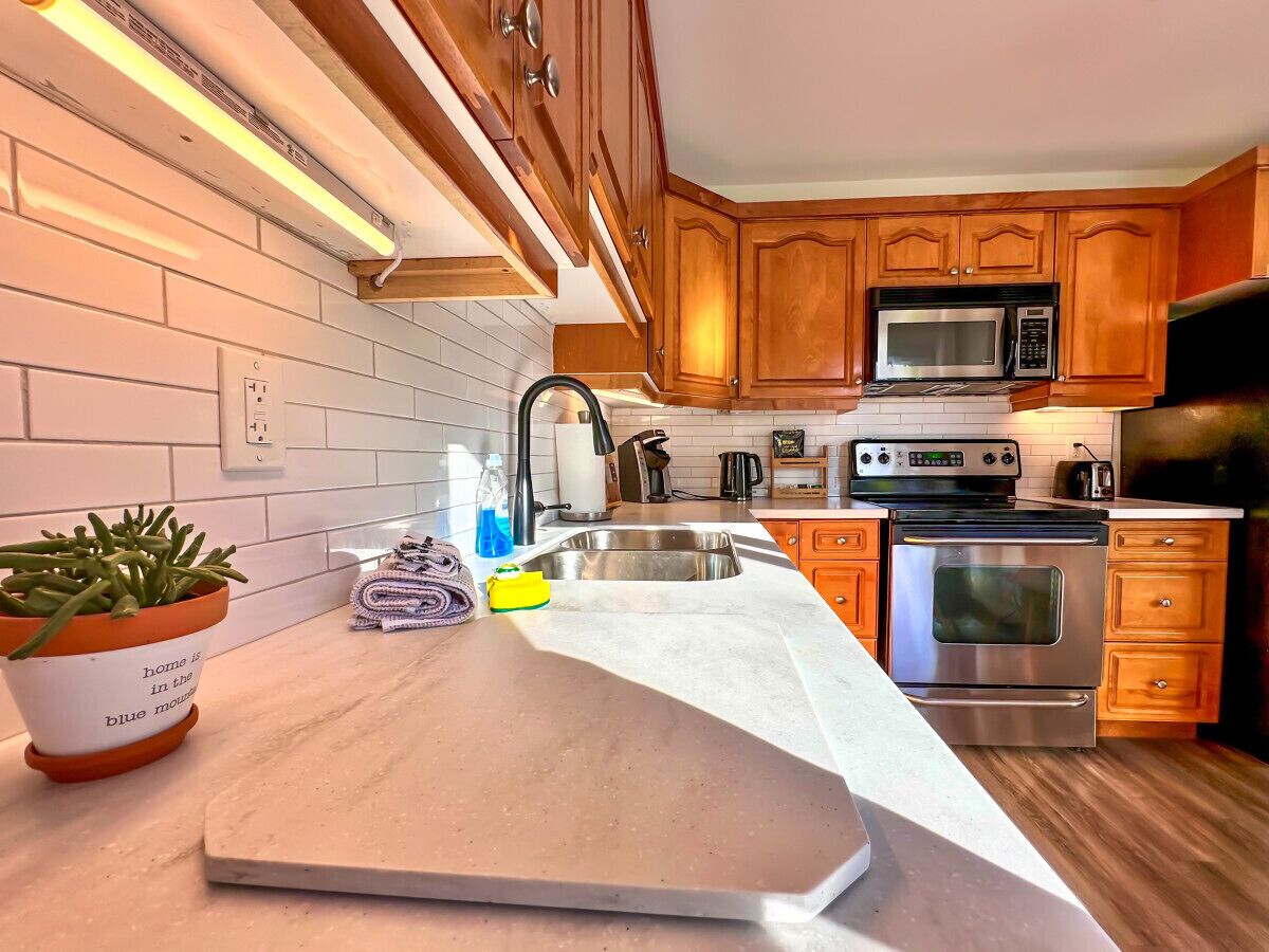 Geladeira, micro-ondas, fogão, cooktop