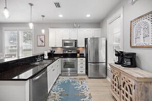 House, 3 Bedrooms | Private kitchen | Fridge, oven, coffee/tea maker, toaster