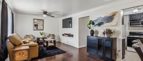 House, 3 Bedrooms | Living area | Smart TV, streaming services