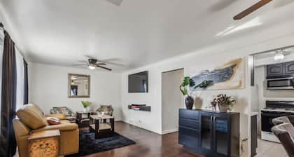 Queen G2 Mansion 3 Bedroom Home by RedAwning