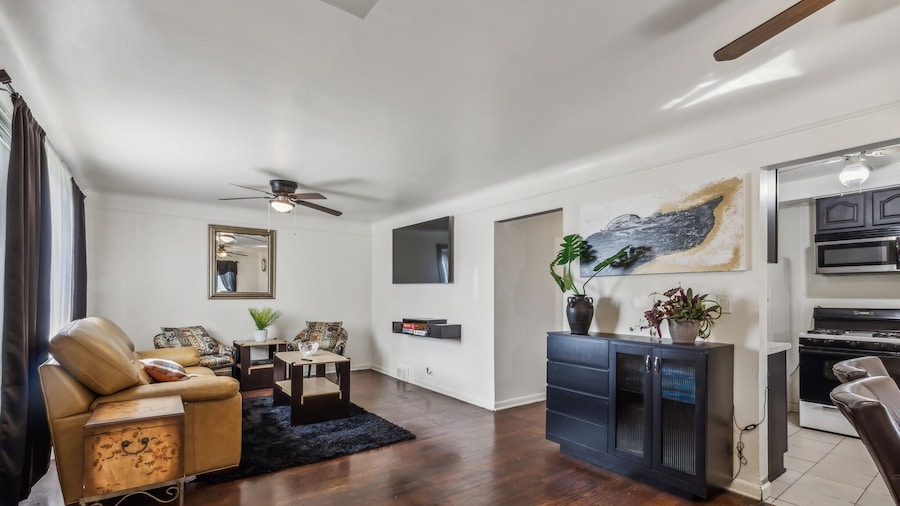 Queen G2 Mansion 3 Bedroom Home by RedAwning