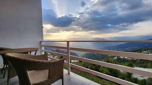 Luxury Double Room, Valley View | Balcony - K C Vilaas (Shimla)