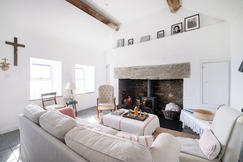 Kineilty (Kitty's) Cottage - Breathtaking Sea Views!